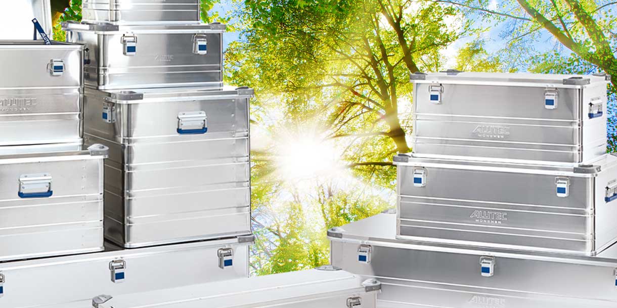 ALUTEC Aluboxen vor Bäumen und Sonne