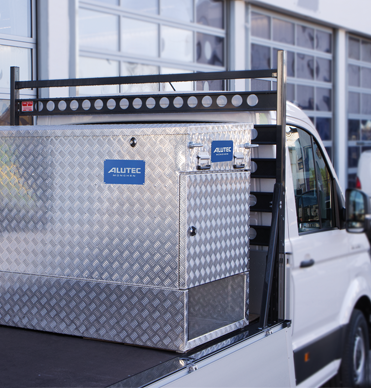 ALUTEC flatbed box in assembly use with side access to tools and bulky material
