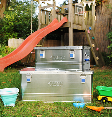 ALUTEC COMFORT Aluboxen auf Spielplatz zur hygienischen Aufbewahrung von Outdoor-Spielwaren